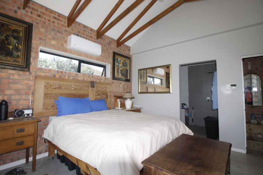 4 Bedroom Property for Sale in Paradise Beach Eastern Cape